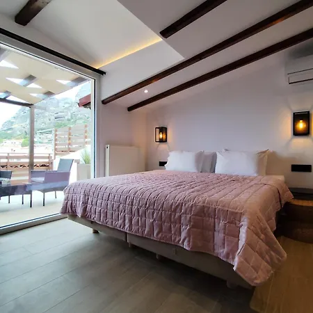Meteora Gold And Glass Loft * קאלאבאקה