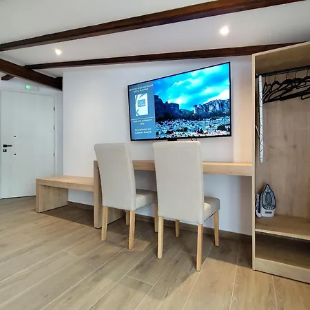 Meteora Gold And Glass Loft *