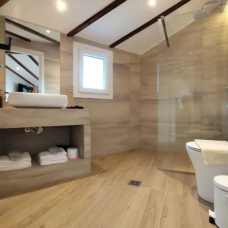 Meteora Gold And Glass Loft Appartement