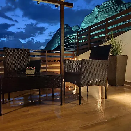 דירה Meteora Gold And Glass Loft