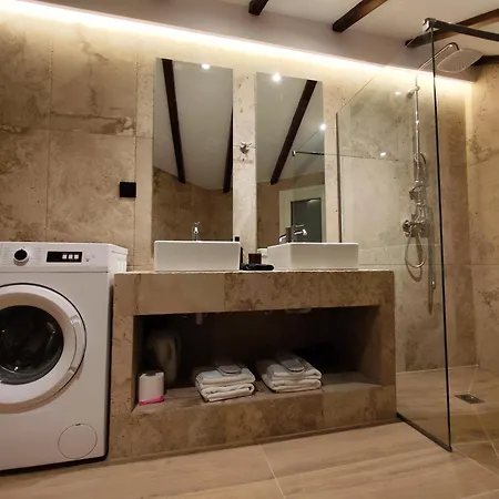 Meteora Gold And Glass Loft דירה *