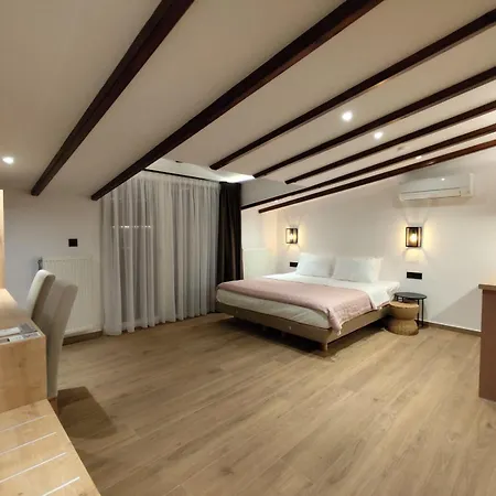 Meteora Gold And Glass Loft * קאלאבאקה